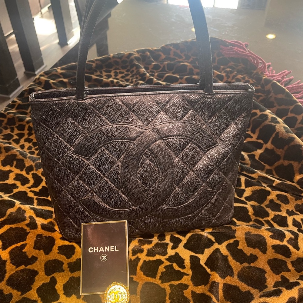Chanel Caviar Quilted Medallion tote, Black. Smoke free/ no dust bag/ box